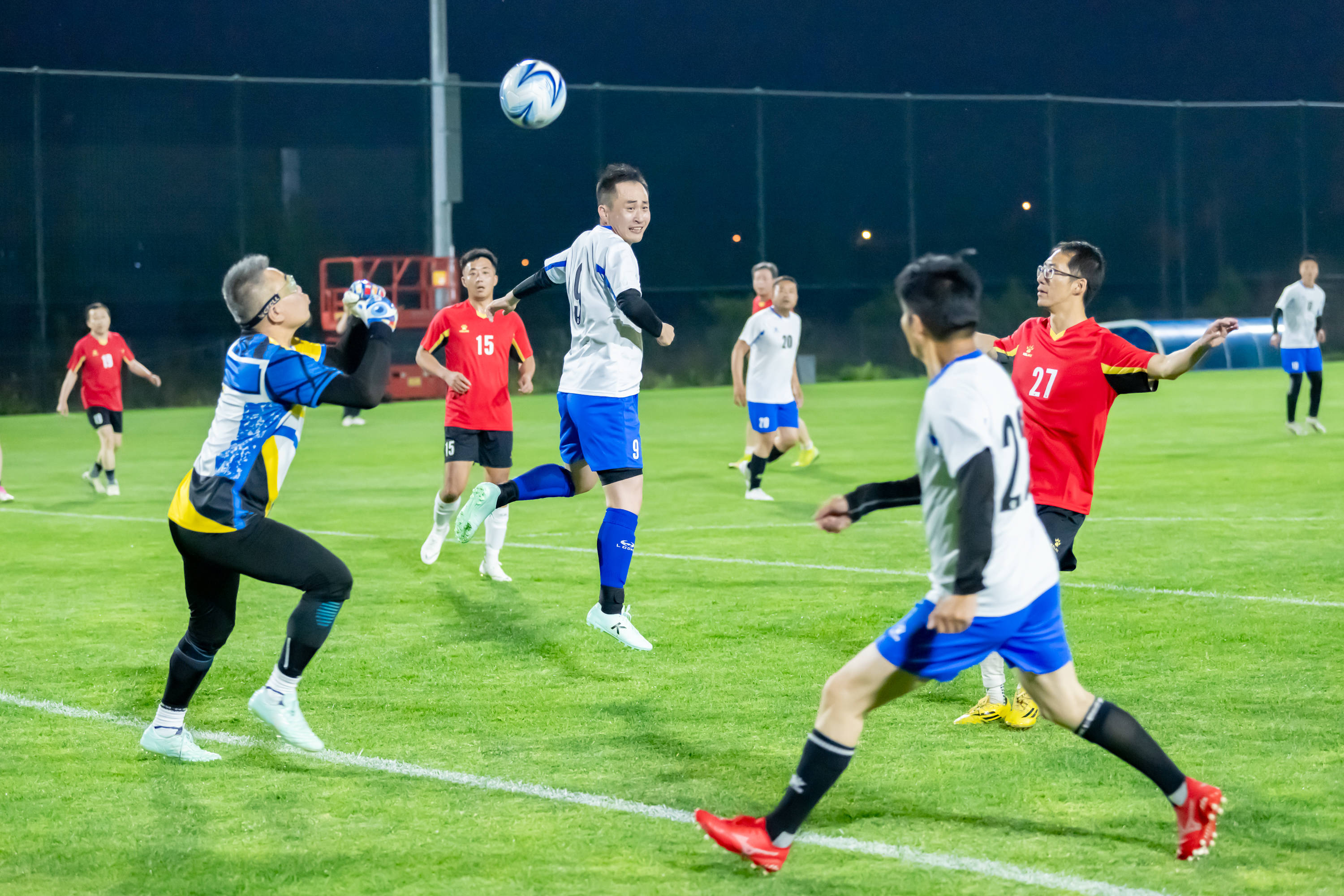 他在面对空 他在面对空